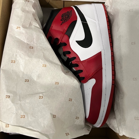 Air Jordan 1 Mid - Picture 3 of 8